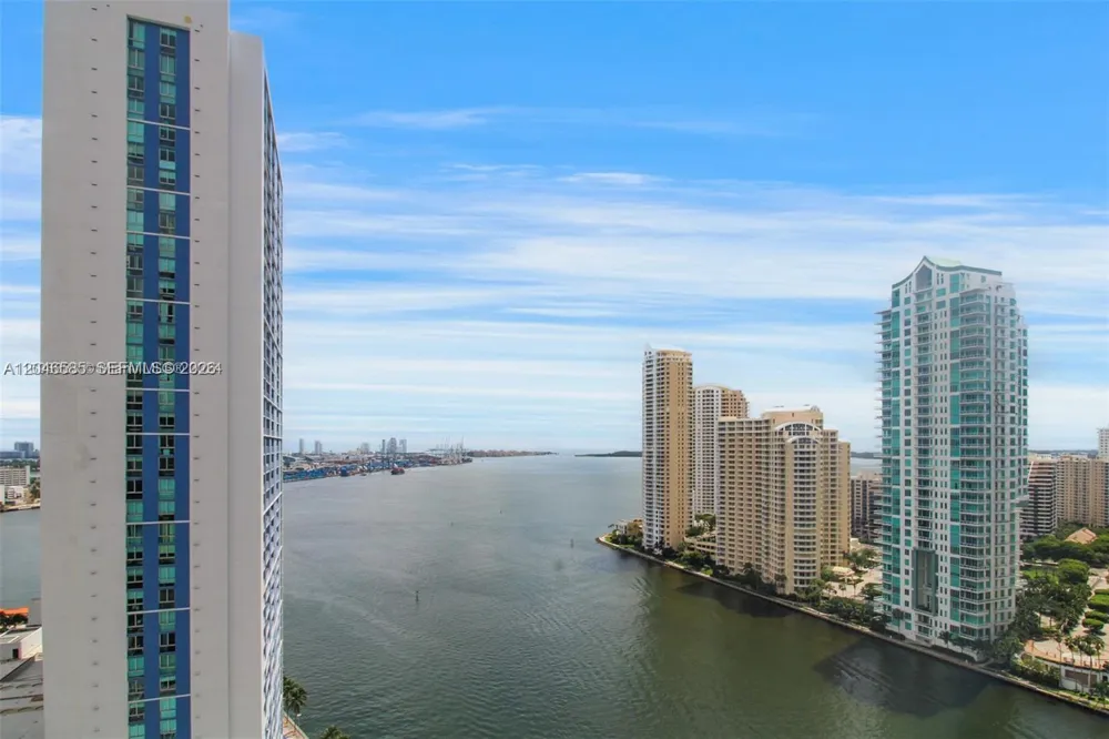 300 S Biscayne Blvd #T-2612 Miami, FL 33131