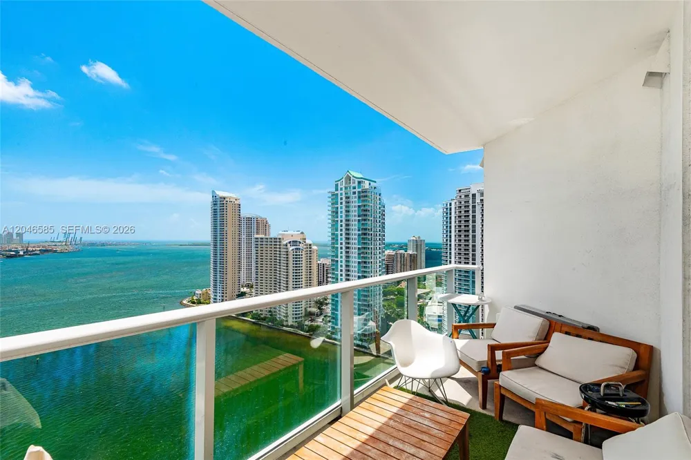 300 S Biscayne Blvd #T-2612 Miami, FL 33131