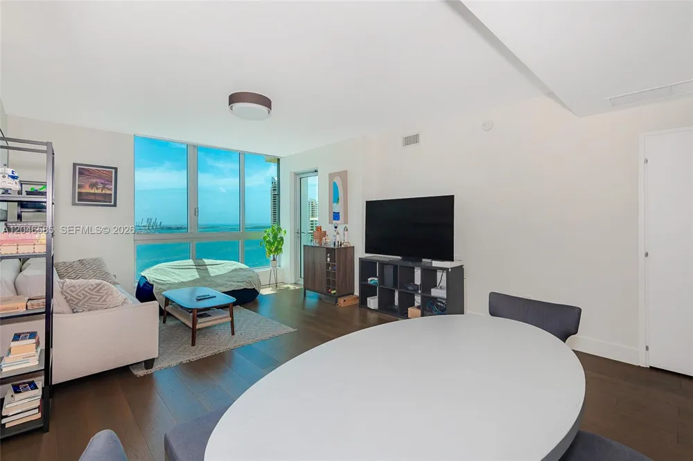 300 S Biscayne Blvd #T-2612 Miami, FL 33131