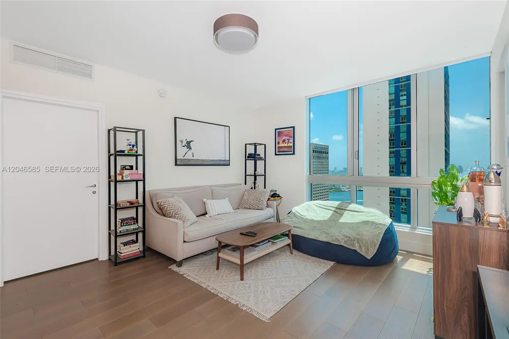 300 S Biscayne Blvd #T-2612 Miami, FL 33131