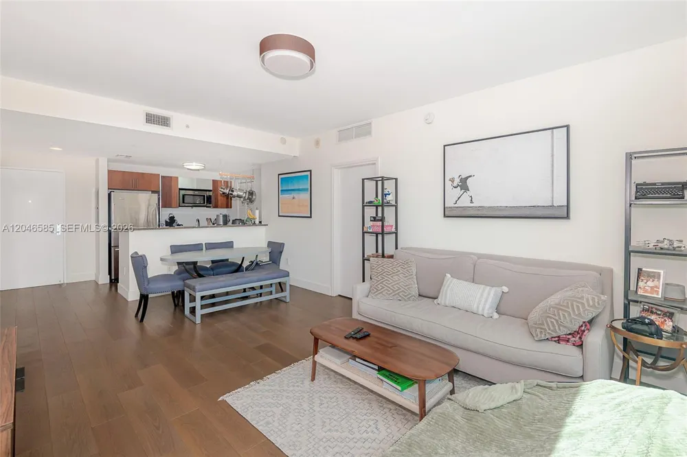 300 S Biscayne Blvd #T-2612 Miami, FL 33131