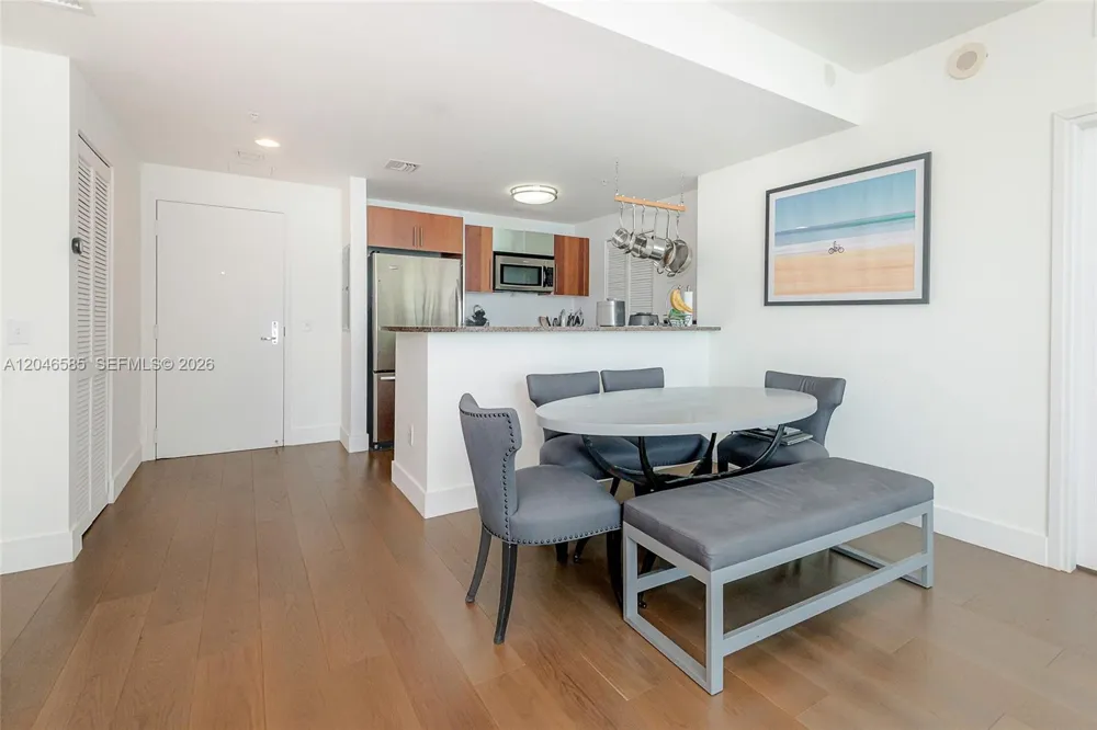 300 S Biscayne Blvd #T-2612 Miami, FL 33131