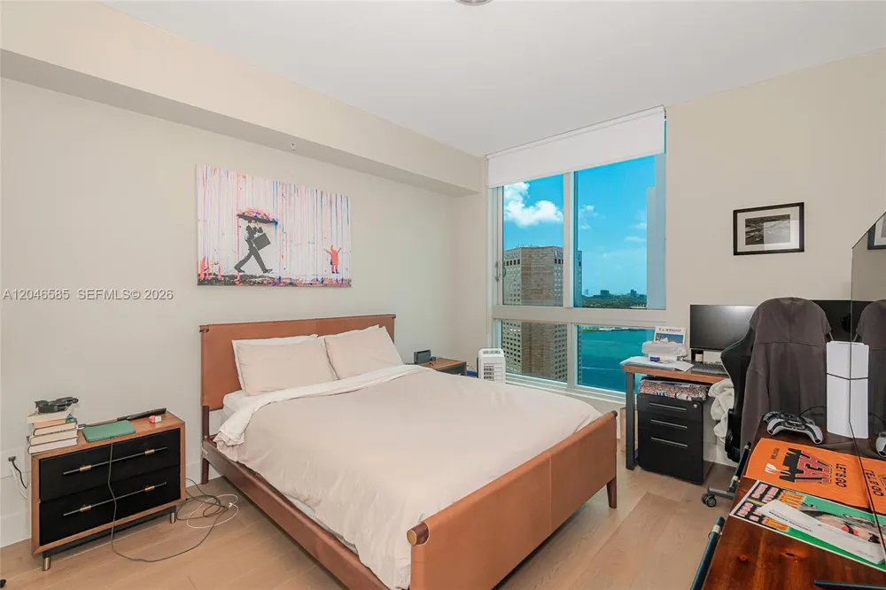 300 S Biscayne Blvd #T-2612 Miami, FL 33131