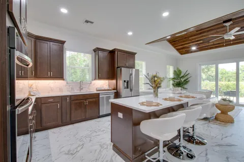 1805 Bridgepointe Circle #1