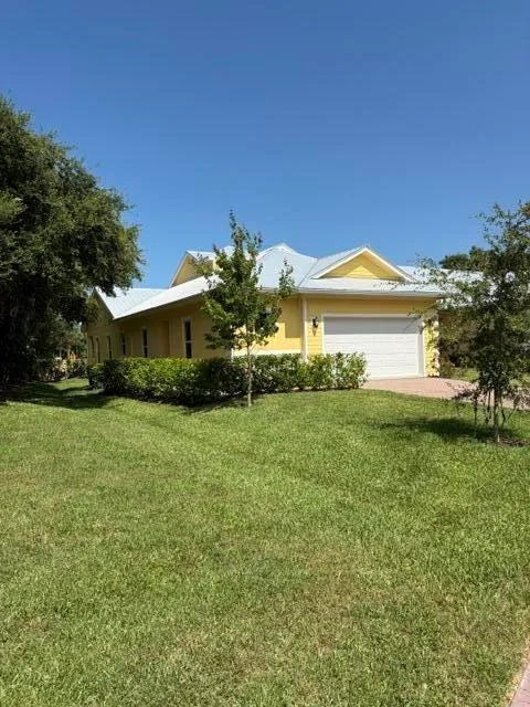 1805 Bridgepointe Circle #1 Vero Beach, FL 32967