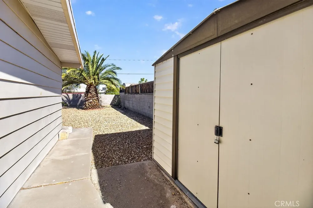 2028 Cortez Needles, CA 92363