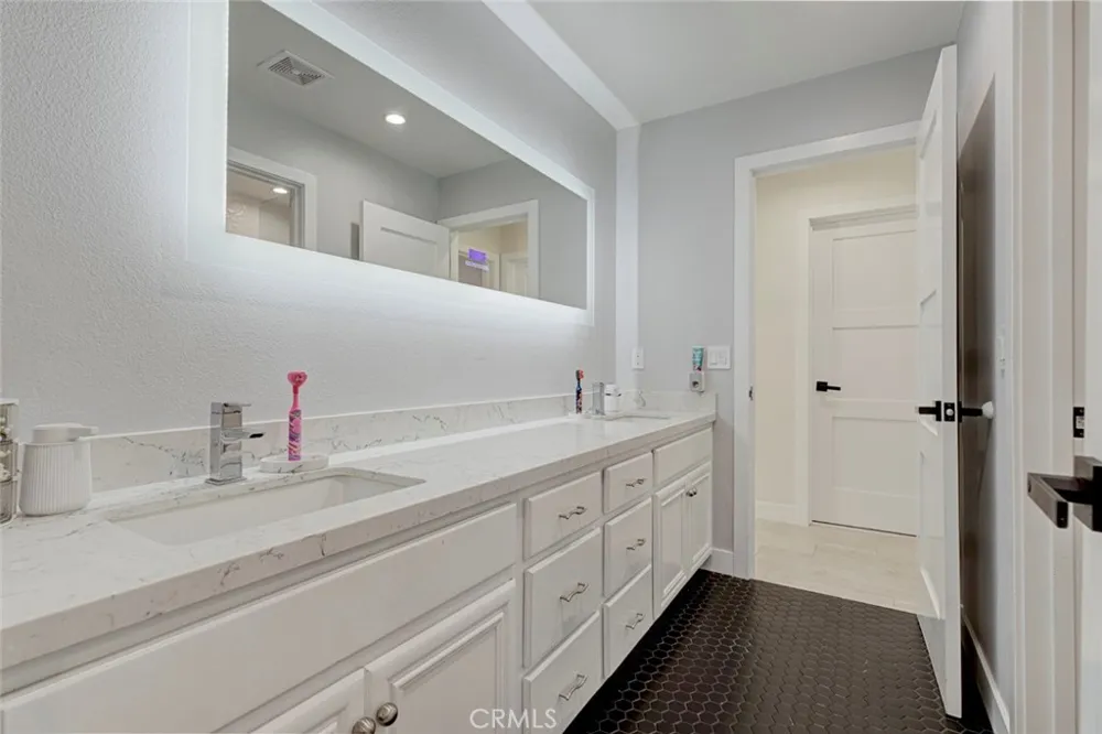 17743 Wren Drive Canyon Country, CA 91387