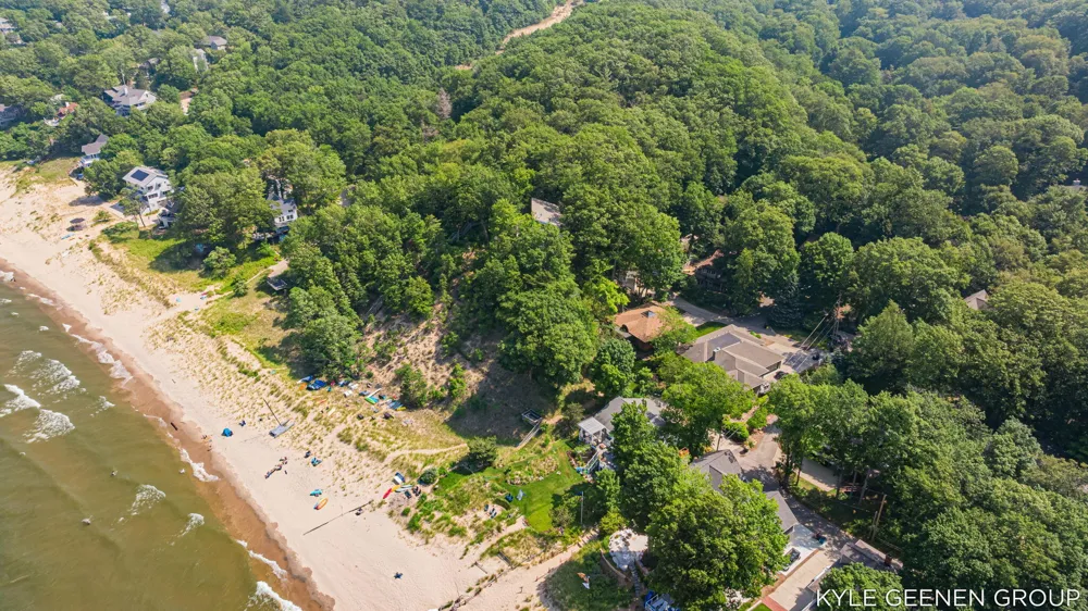 4719 Foxhill Lane Macatawa, MI 49434