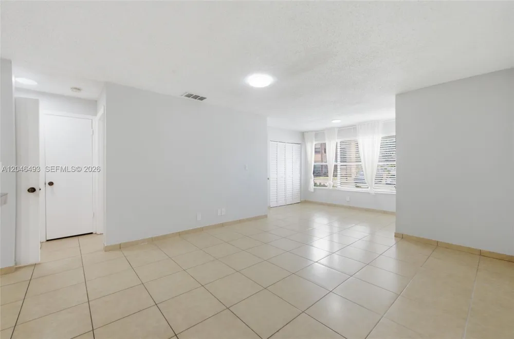 2846 S University Dr #4104 Davie, FL 33328