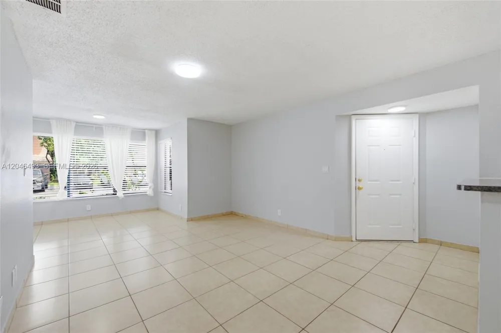 2846 S University Dr #4104 Davie, FL 33328