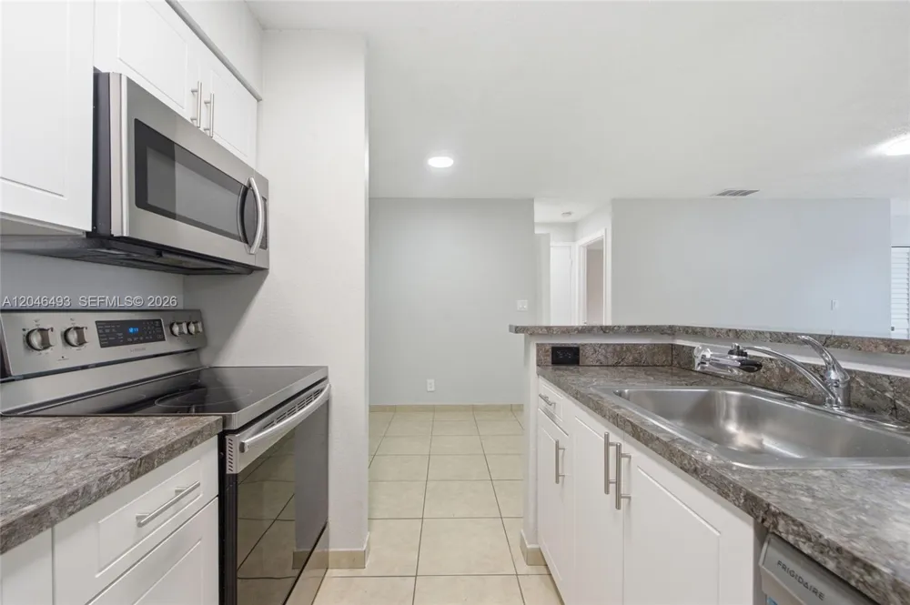 2846 S University Dr #4104 Davie, FL 33328