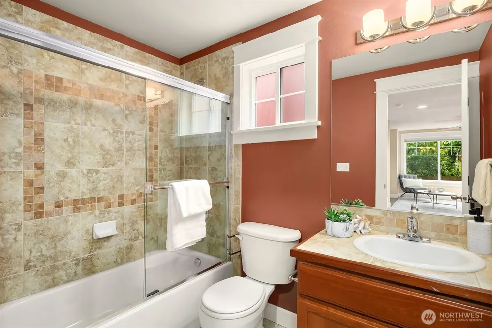 118 NW 39th Street #B Seattle, WA 98107