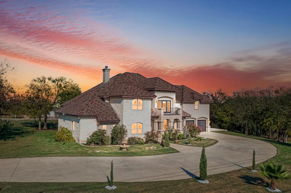 104 Spring Valley Street Hutto, TX 78634