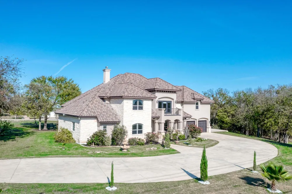 104 Spring Valley Street Hutto, TX 78634
