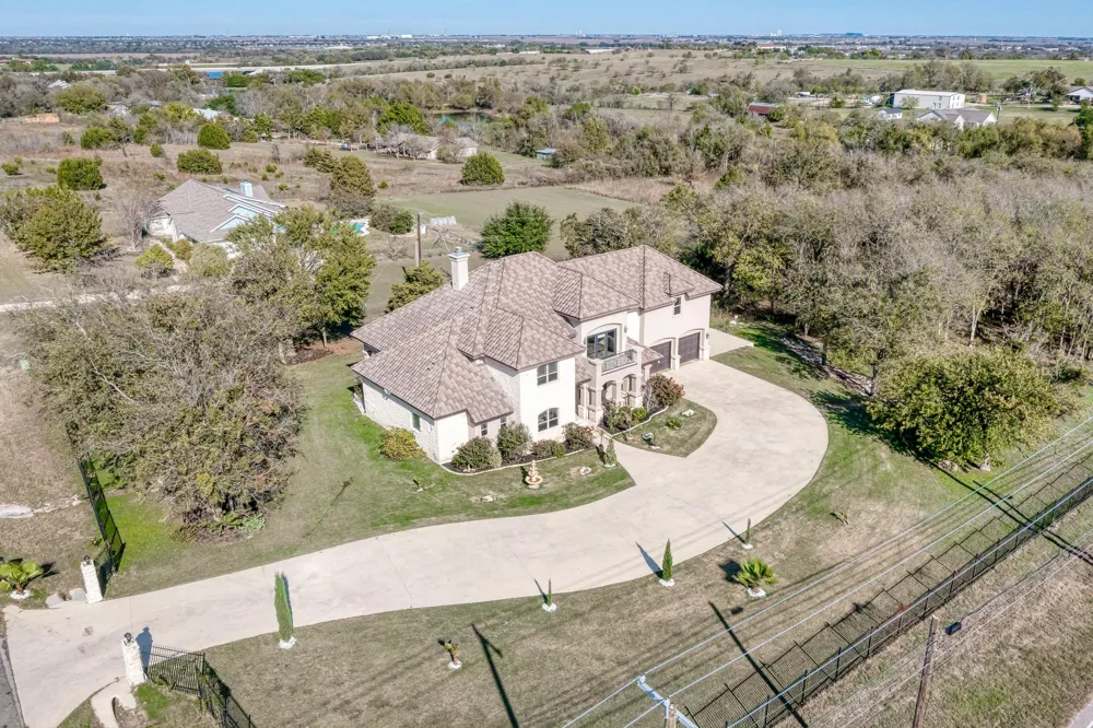 104 Spring Valley Street Hutto, TX 78634