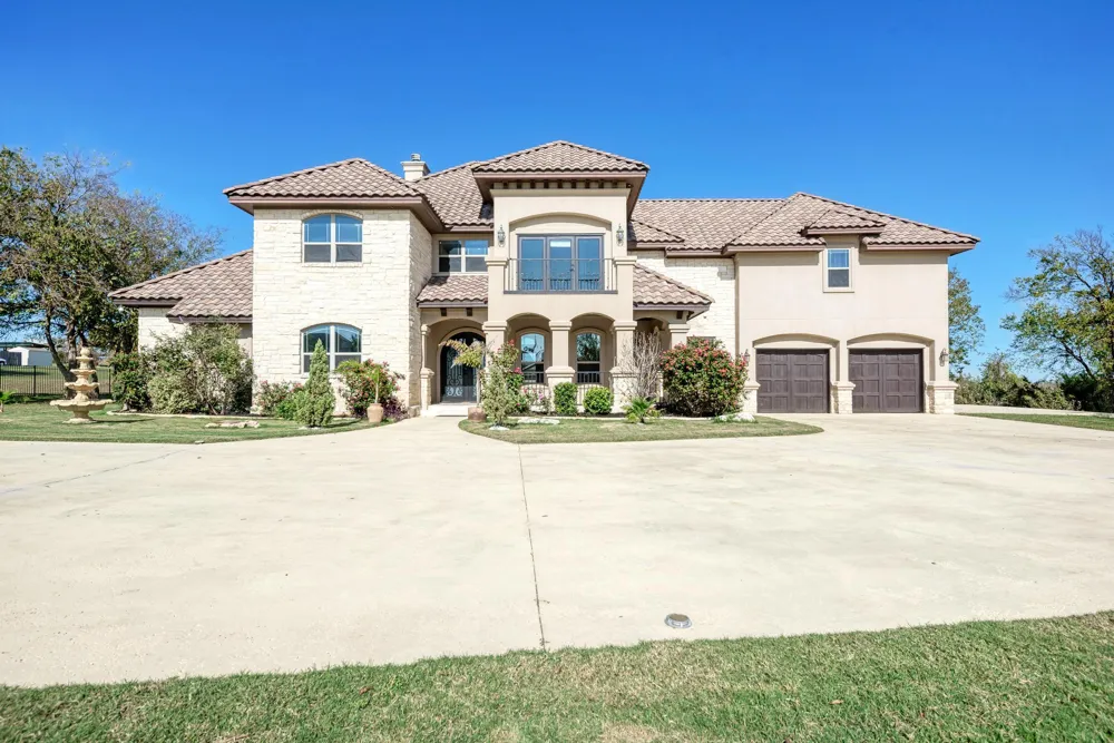 104 Spring Valley Street Hutto, TX 78634