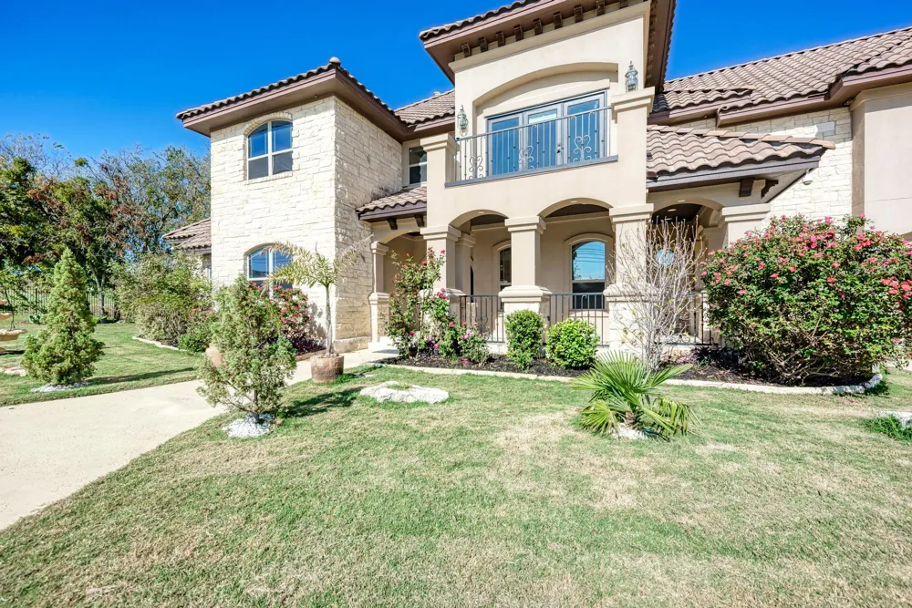 104 Spring Valley Street Hutto, TX 78634