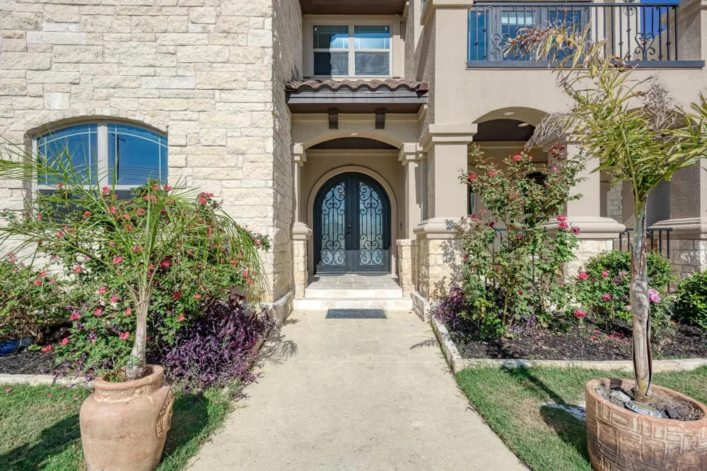 104 Spring Valley Street Hutto, TX 78634