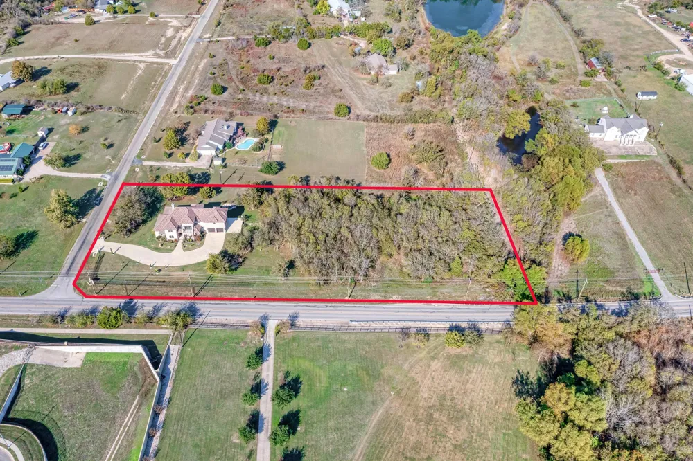 104 Spring Valley Street Hutto, TX 78634