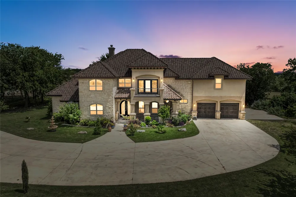 104 Spring Valley Street Hutto, TX 78634