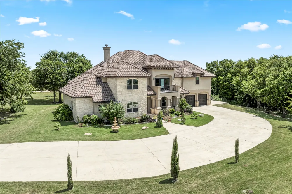 104 Spring Valley Street Hutto, TX 78634
