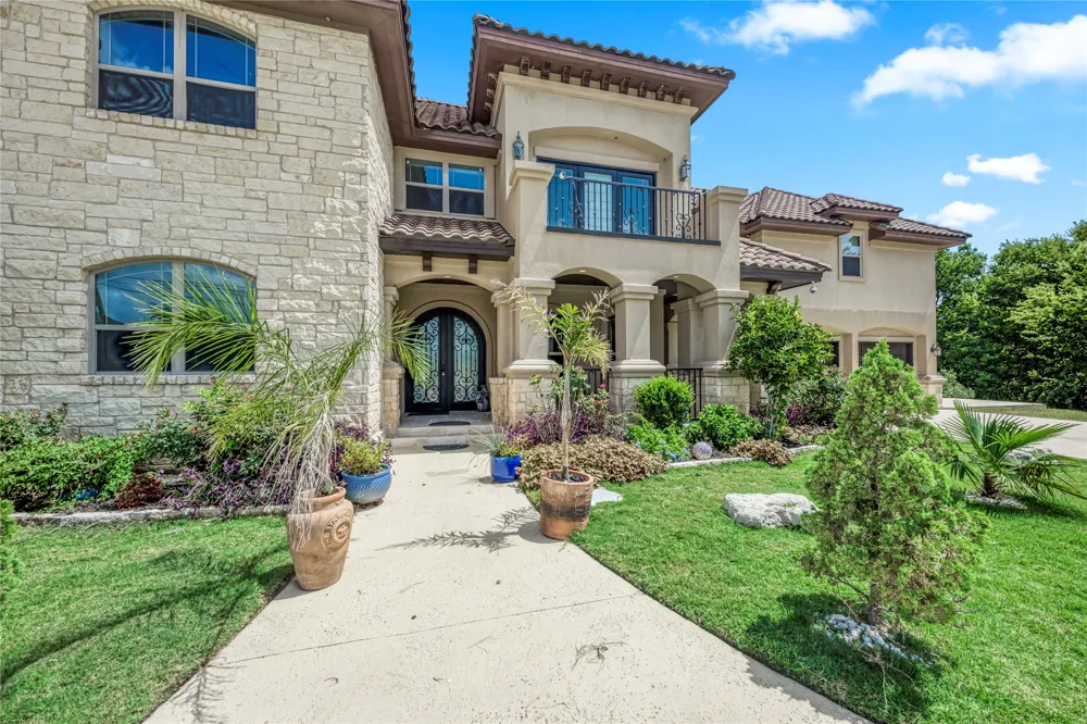 104 Spring Valley Street Hutto, TX 78634
