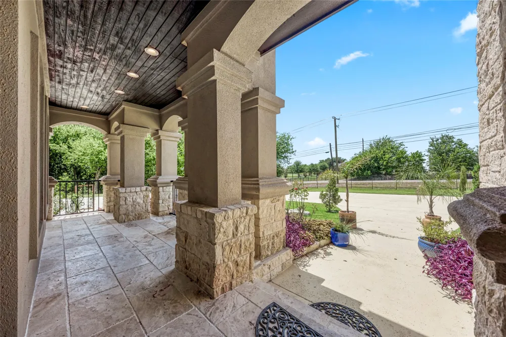 104 Spring Valley Street Hutto, TX 78634