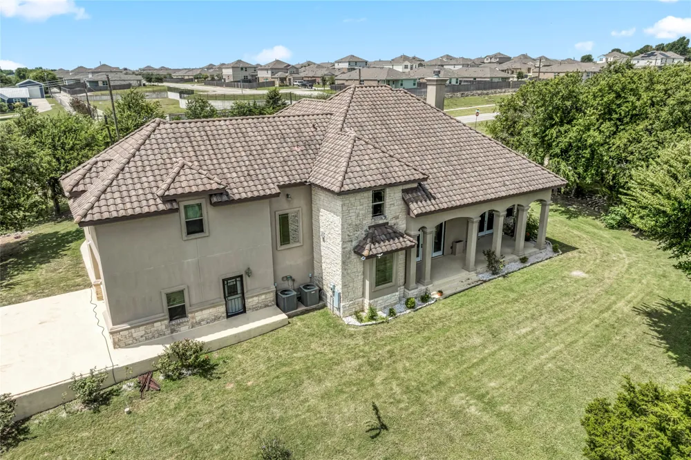 104 Spring Valley Street Hutto, TX 78634