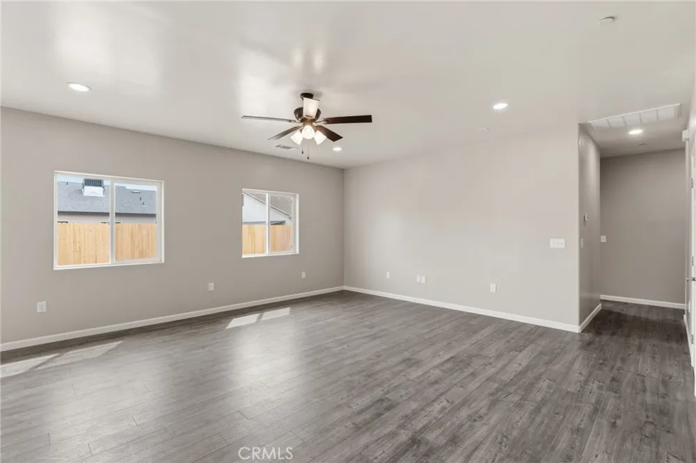 3447 E Douglas Avenue Visalia, CA 93292