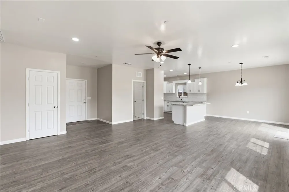 3447 E Douglas Avenue Visalia, CA 93292