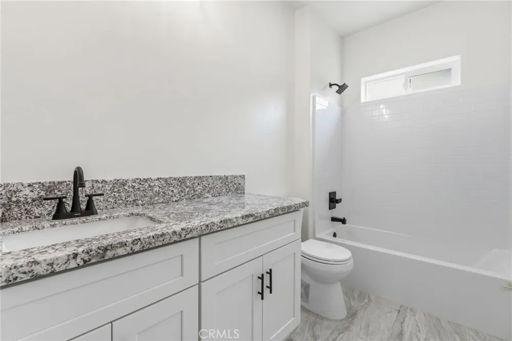 3447 E Douglas Avenue Visalia, CA 93292
