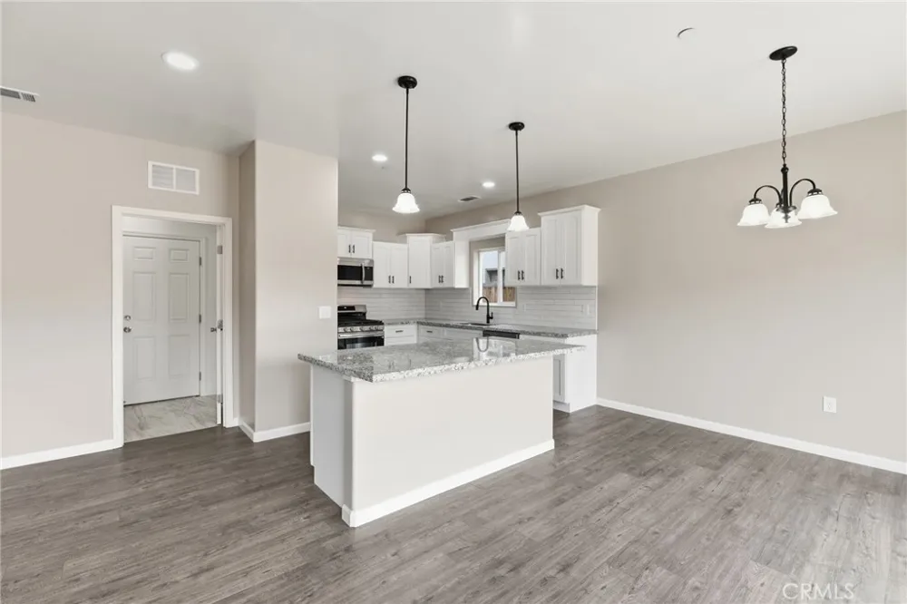 3447 E Douglas Avenue Visalia, CA 93292