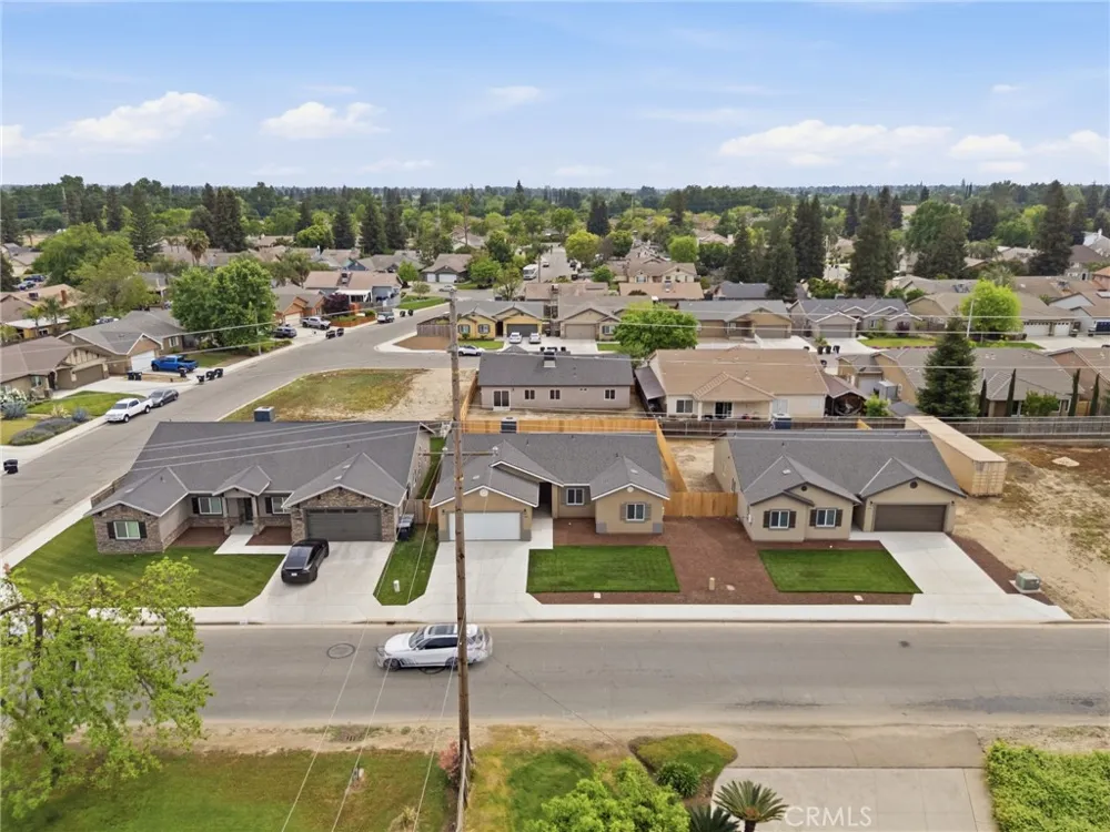 3447 E Douglas Avenue Visalia, CA 93292