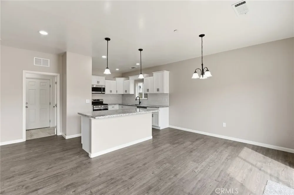 3447 E Douglas Avenue Visalia, CA 93292