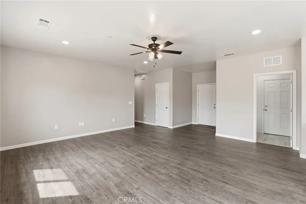 3447 E Douglas Avenue Visalia, CA 93292