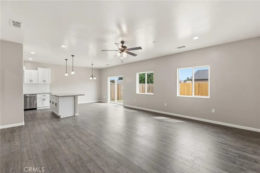 3447 E Douglas Avenue Visalia, CA 93292
