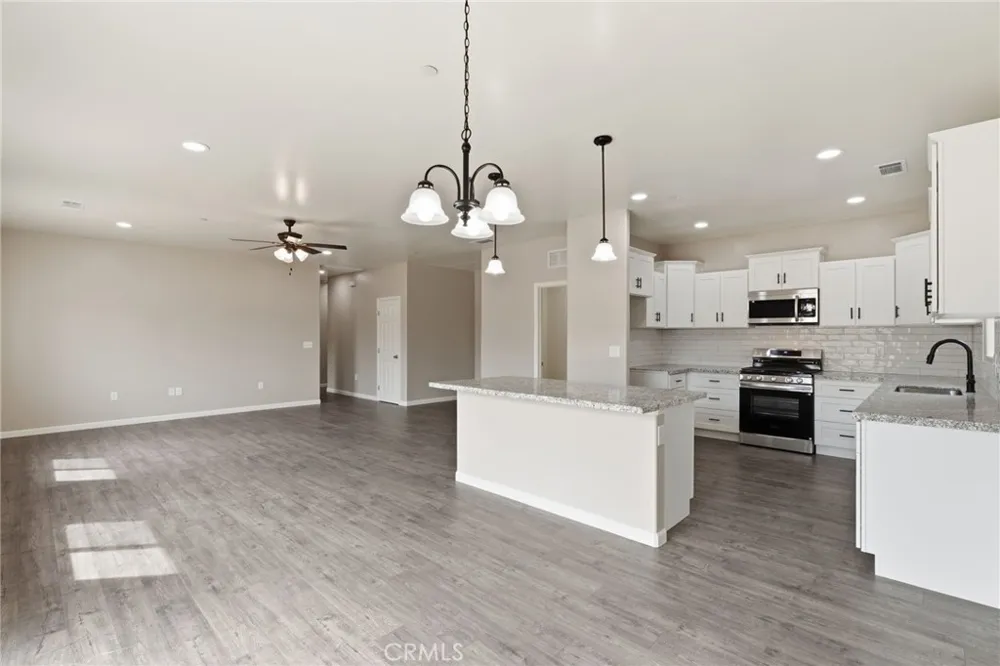 3447 E Douglas Avenue Visalia, CA 93292