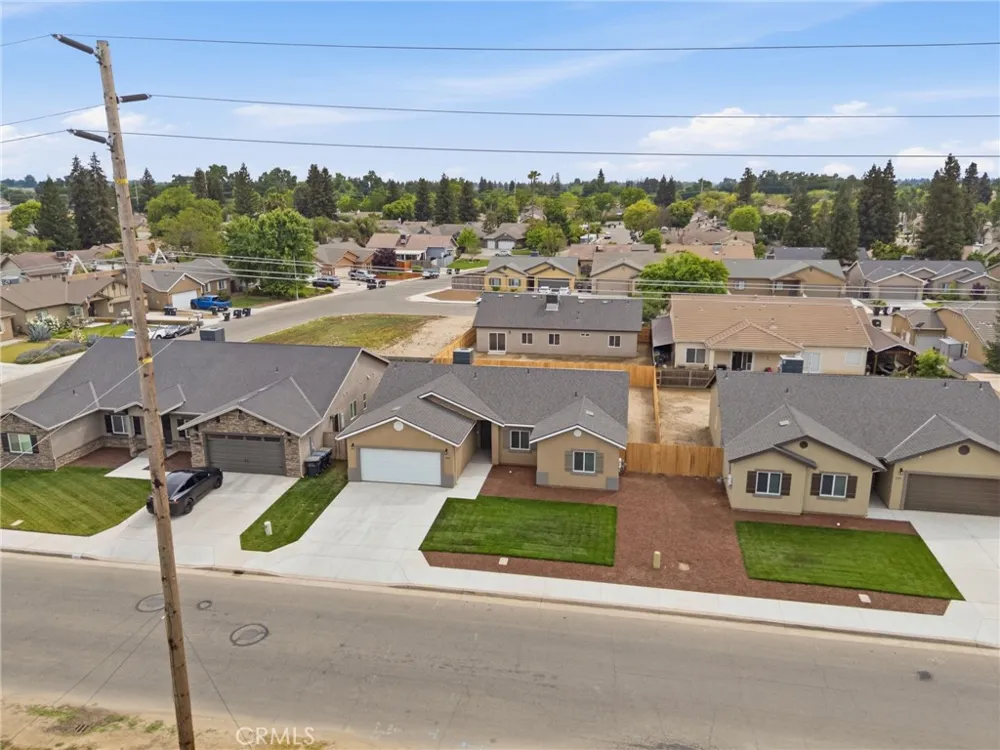 3447 E Douglas Avenue Visalia, CA 93292