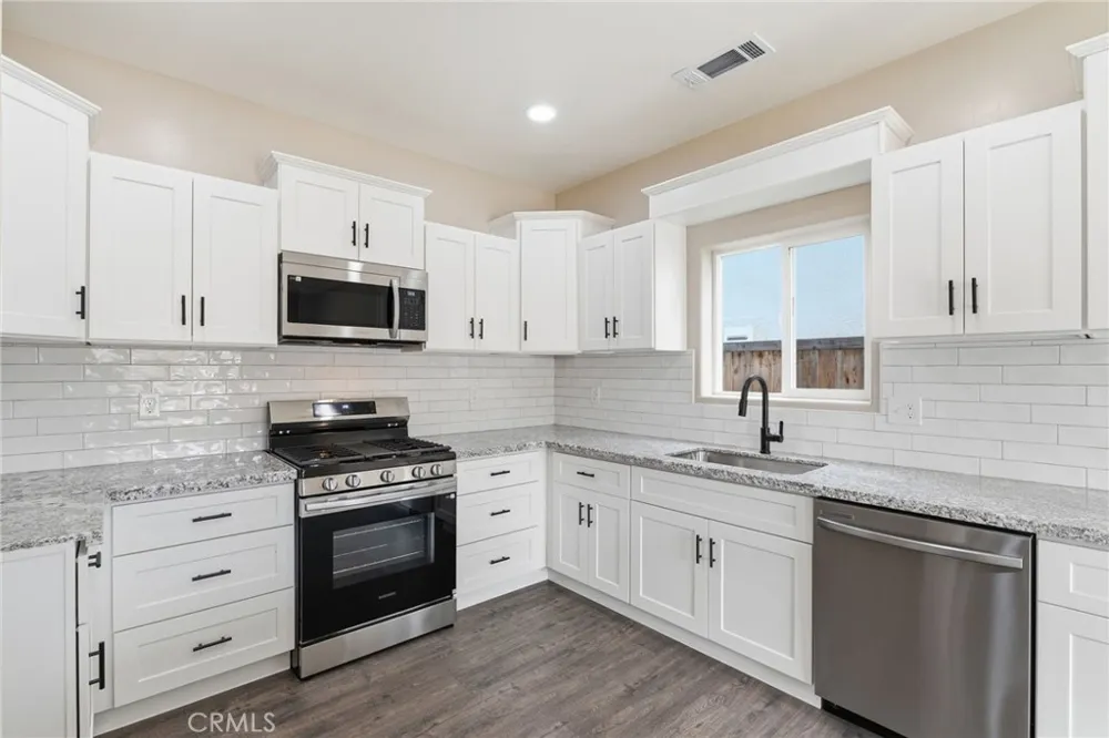 3447 E Douglas Avenue Visalia, CA 93292