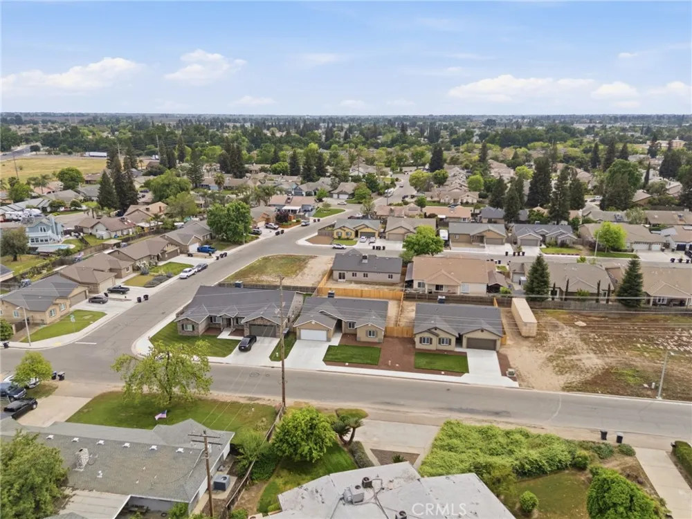 3447 E Douglas Avenue Visalia, CA 93292