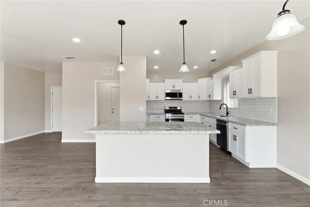 3447 E Douglas Avenue Visalia, CA 93292