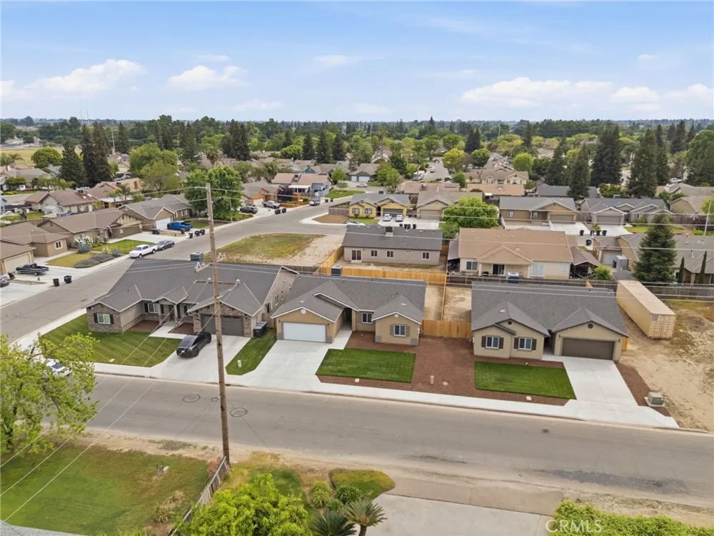 3447 E Douglas Avenue Visalia, CA 93292