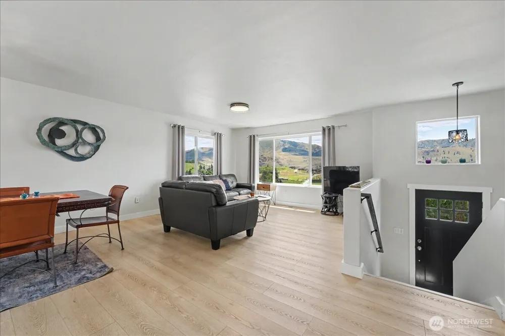 215 San Remo Lane Chelan, WA 98816