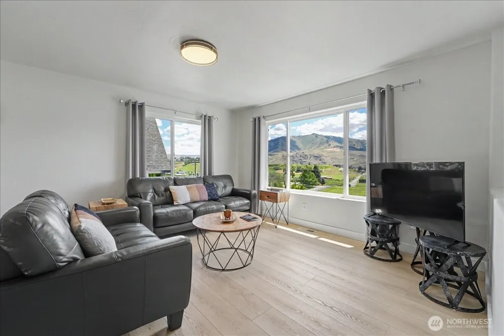 215 San Remo Lane Chelan, WA 98816