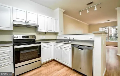 3021 NICOSH CIRCLE #1103