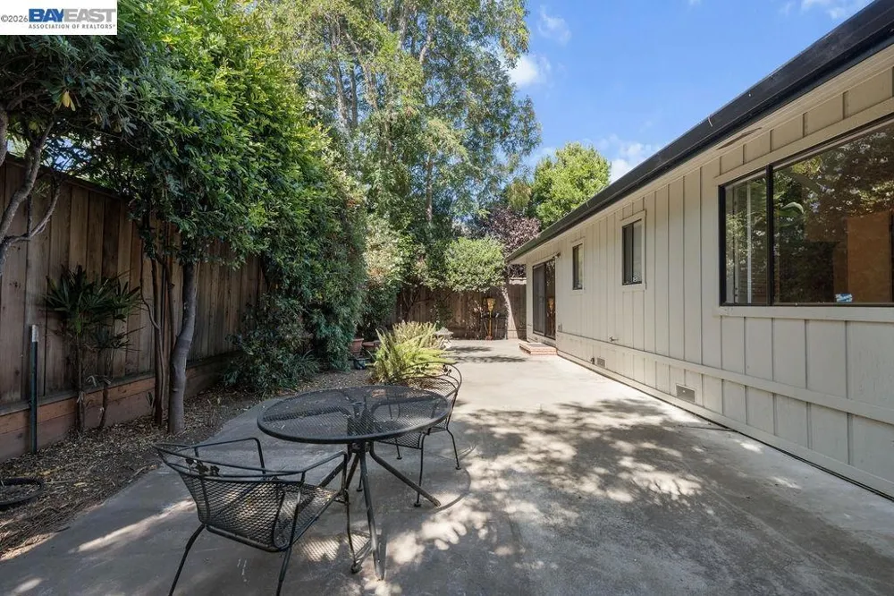 1112 San Antonio Ave Alameda, CA 94501