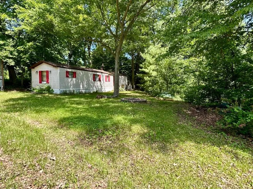 8771 Chain O Lakes Drive Hope Township, MI 49046