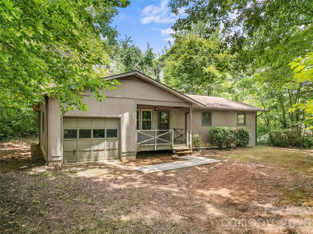 100 Stonewall Avenue Swannanoa, NC 28778