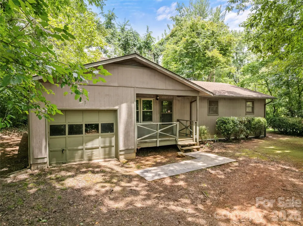 100 Stonewall Avenue Swannanoa, NC 28778