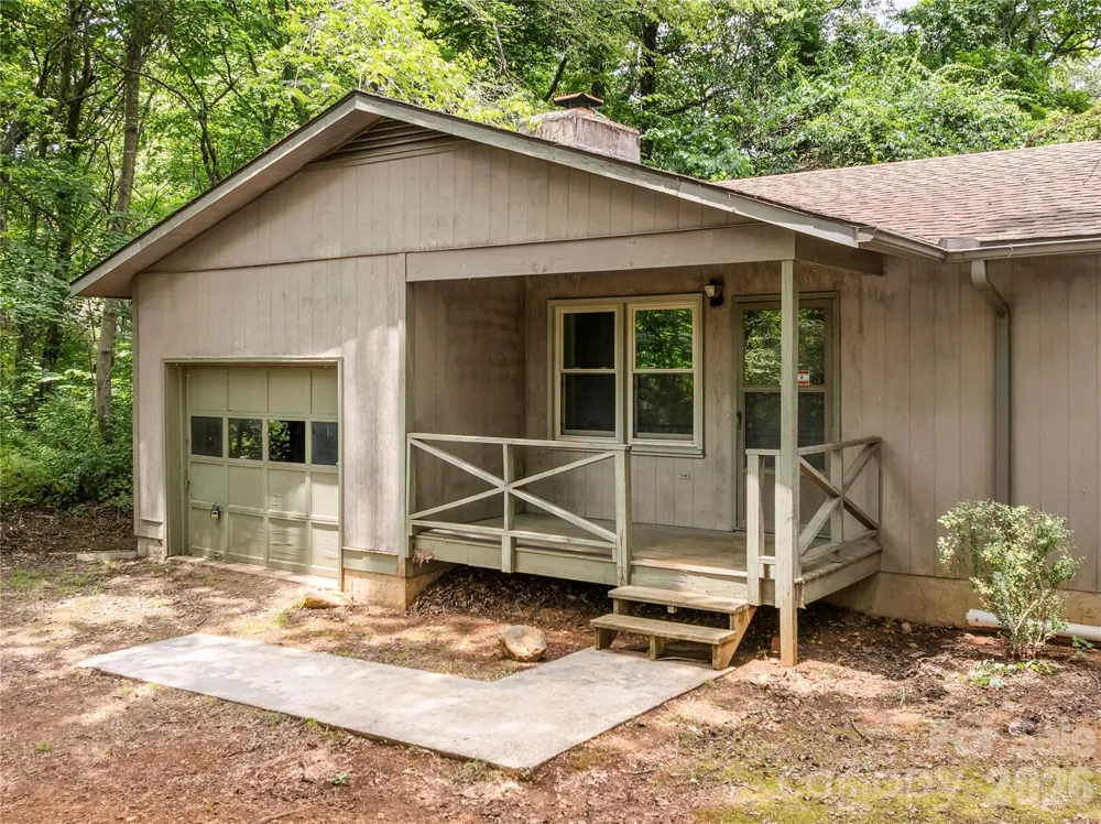 100 Stonewall Avenue Swannanoa, NC 28778